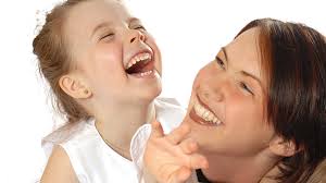 risa madre e hija